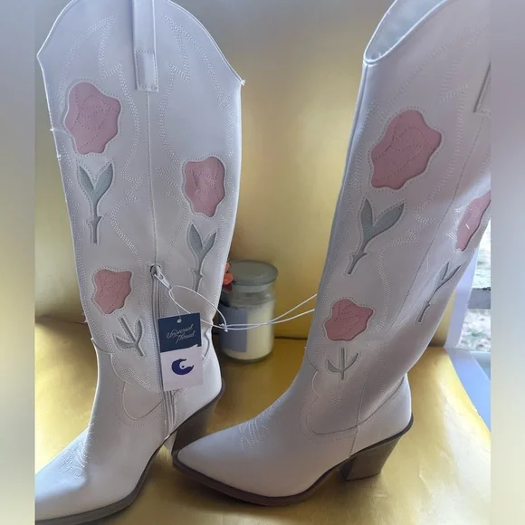 White Western Boots with Memory Foam - Picture 5 of 5